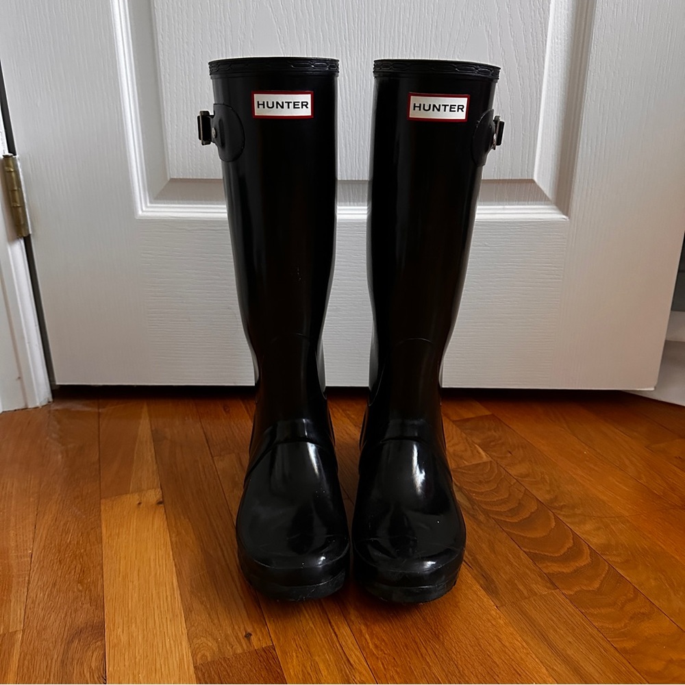 **SOLD** black tall gloss hunter boots